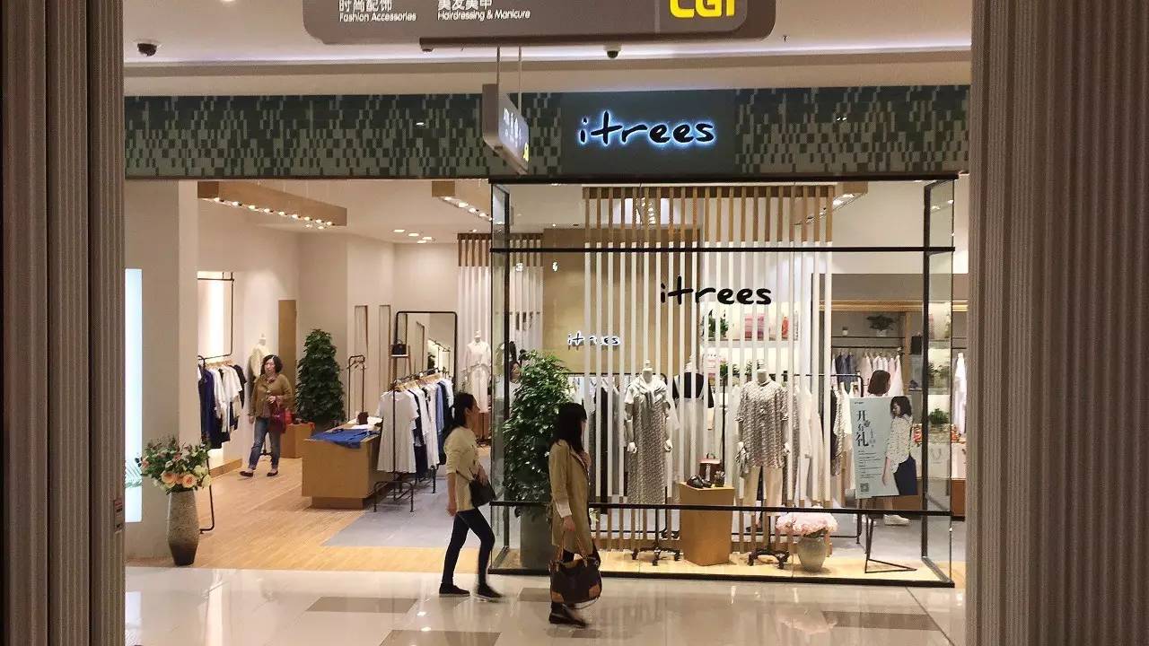 褚老大品牌店面形象设计_褚老大女装专卖店橱窗陈列