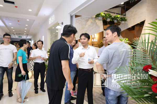新外贸村女装城盛大开业 常熟原创女装品牌抱团谋转型 新外贸村女装城盛大开业 常熟原创女装品牌抱团谋转型