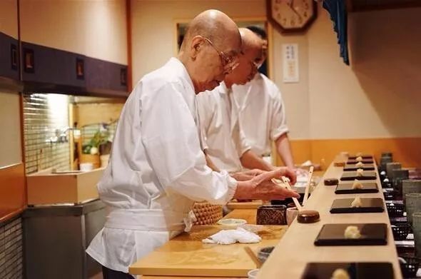 "寿司之神"小野二郎寿司店餐位
