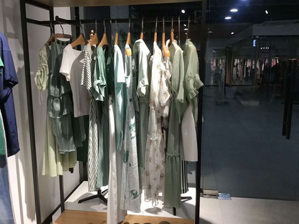 安卡茜女裝實體加盟店品牌旗艦店店面