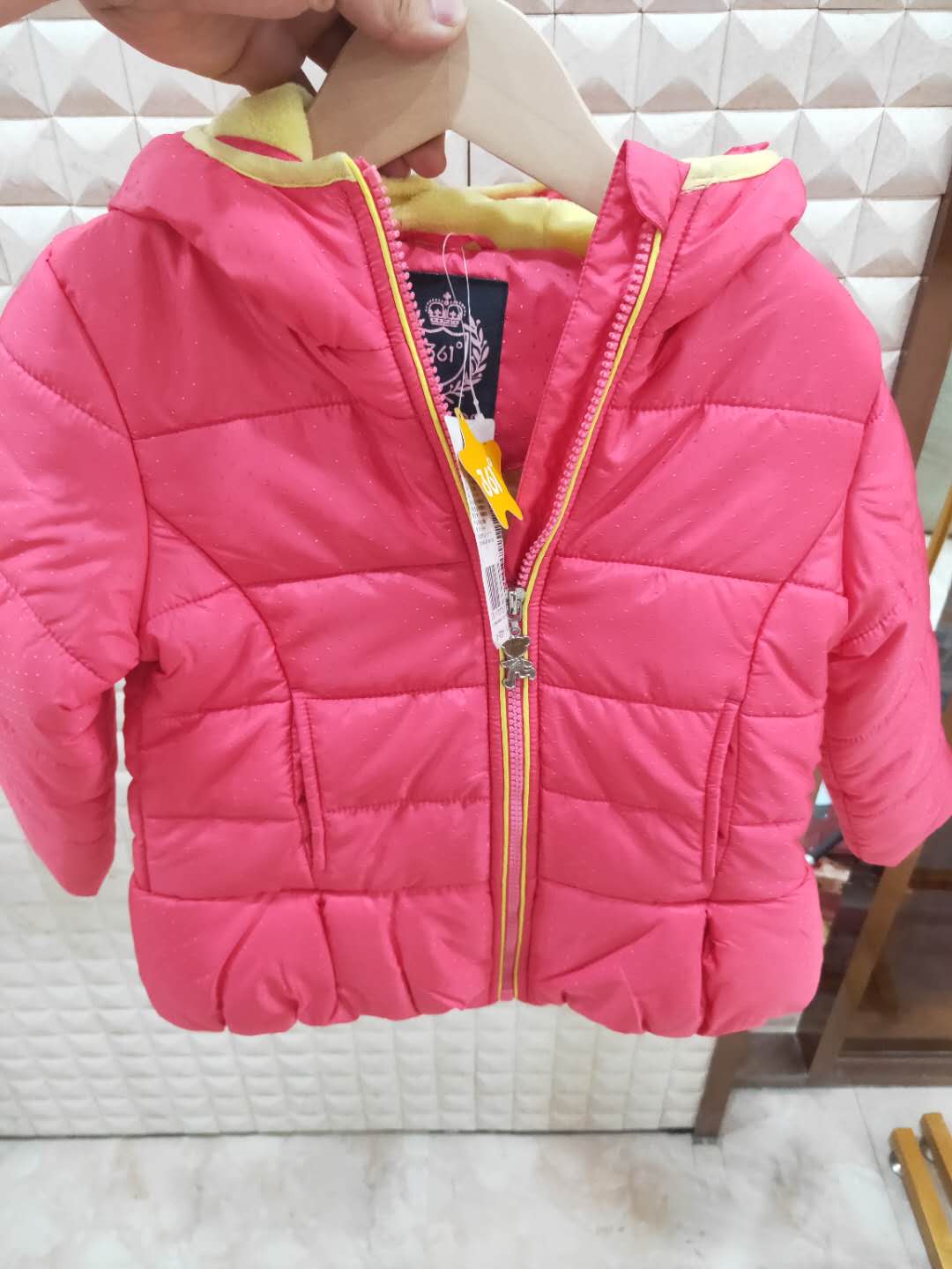 石嘴山市林芊國際品牌童裝尾貨批發市場